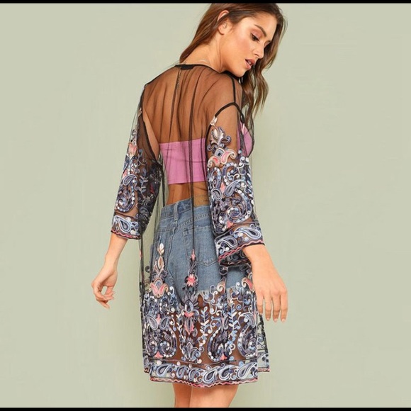 3 for 30$ Clearance Women’s kimono style embroidered top - Picture 2 of 4